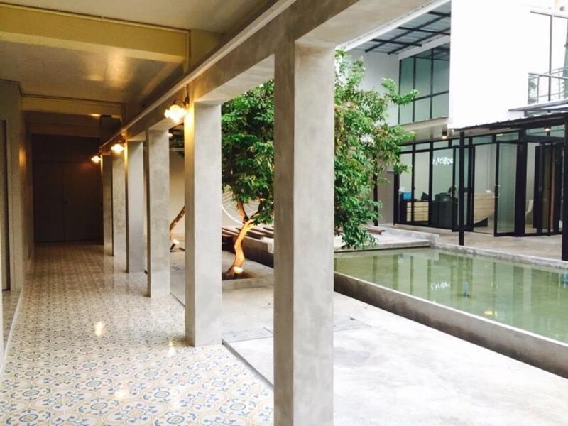 Hotel October Phuket Екстериор снимка