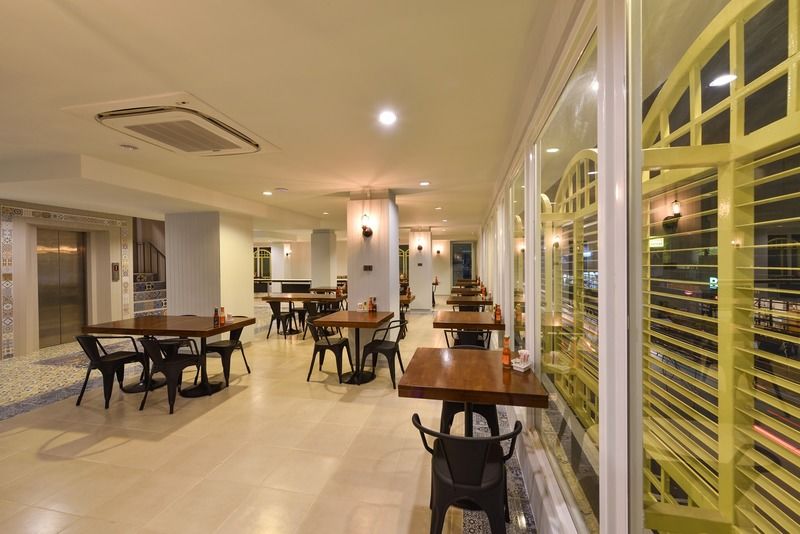 Hotel October Phuket Екстериор снимка