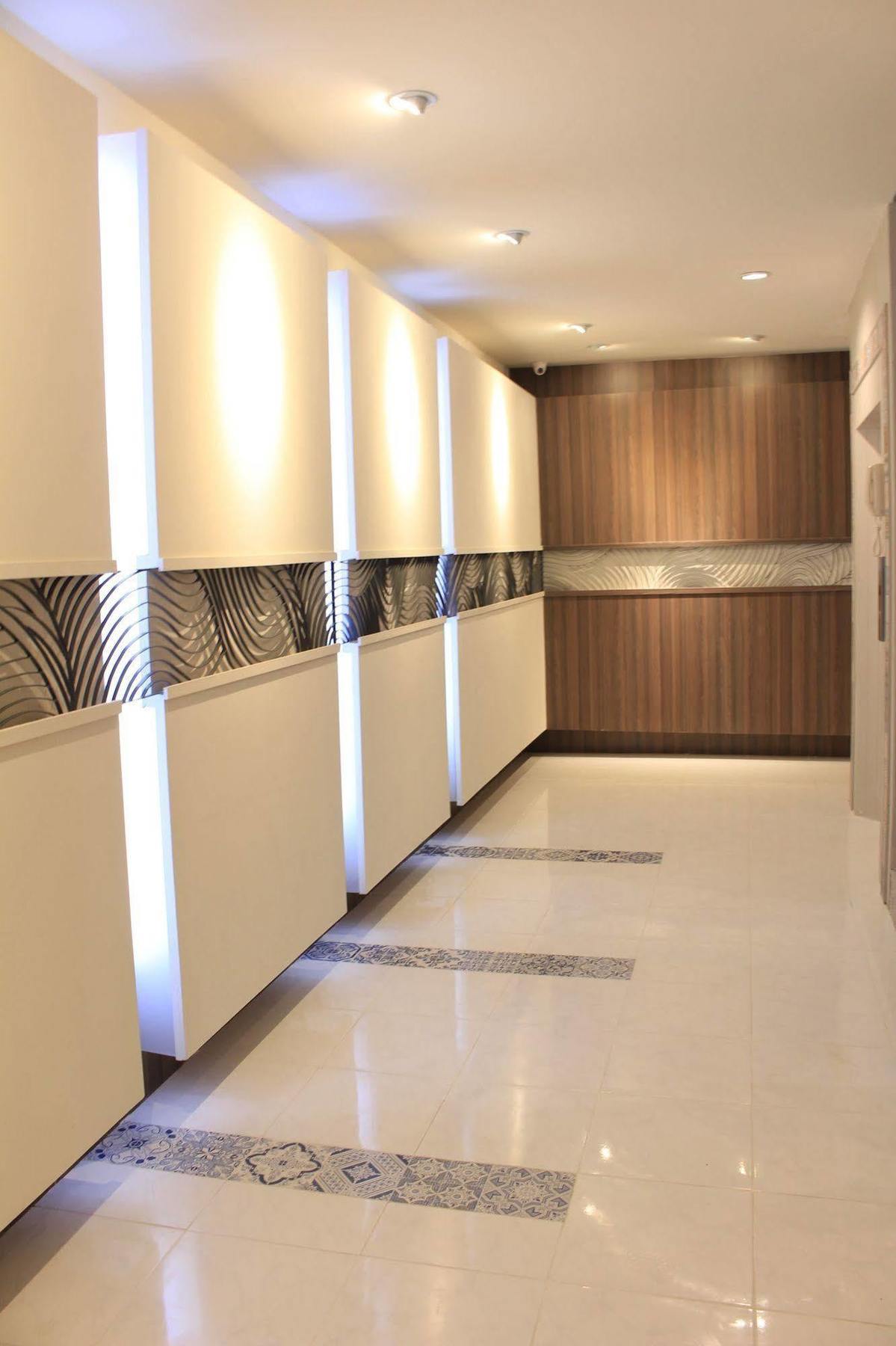 Hotel October Phuket Екстериор снимка